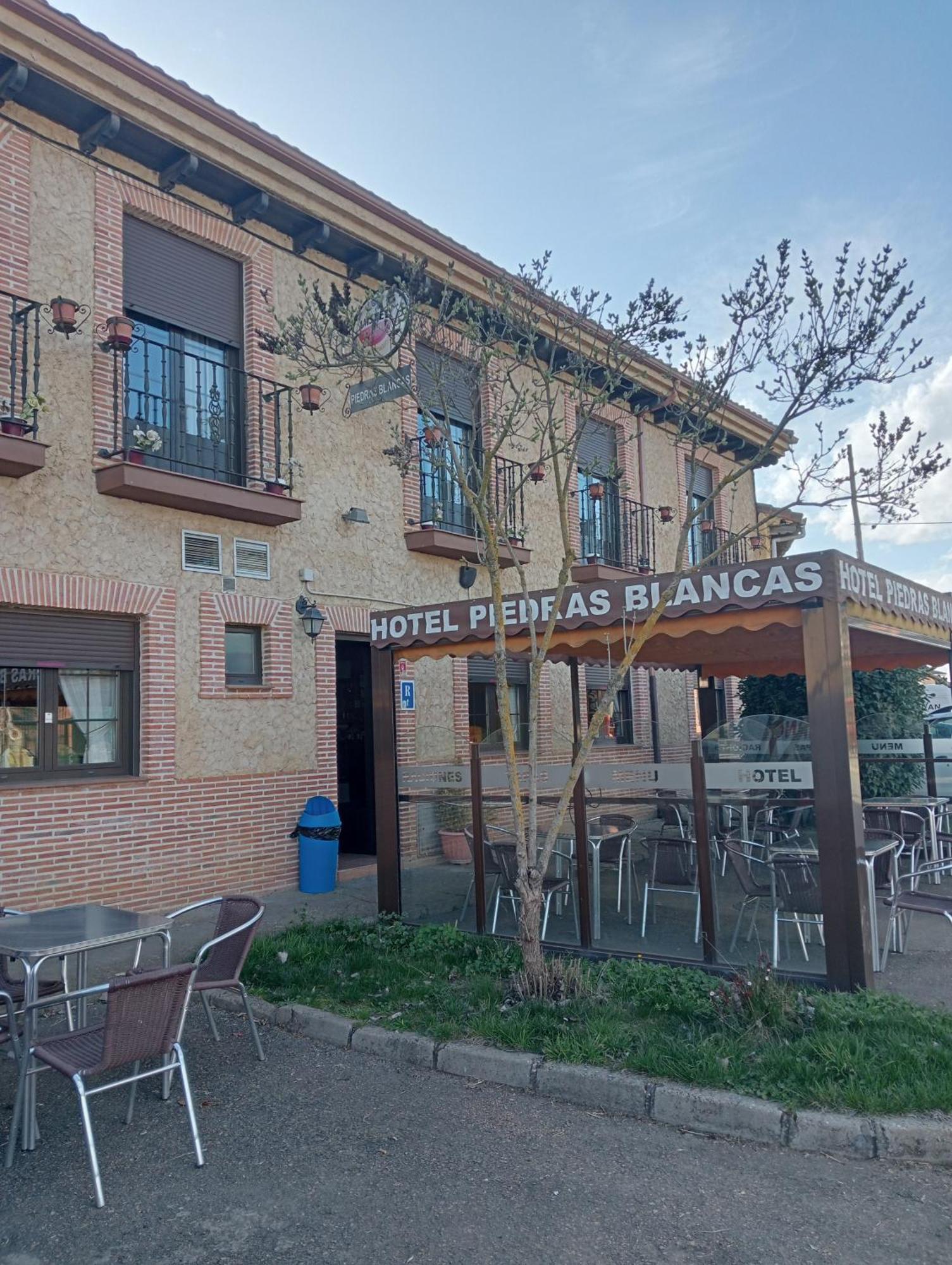 Hotel Piedras B El Burgo Ranero Exterior photo